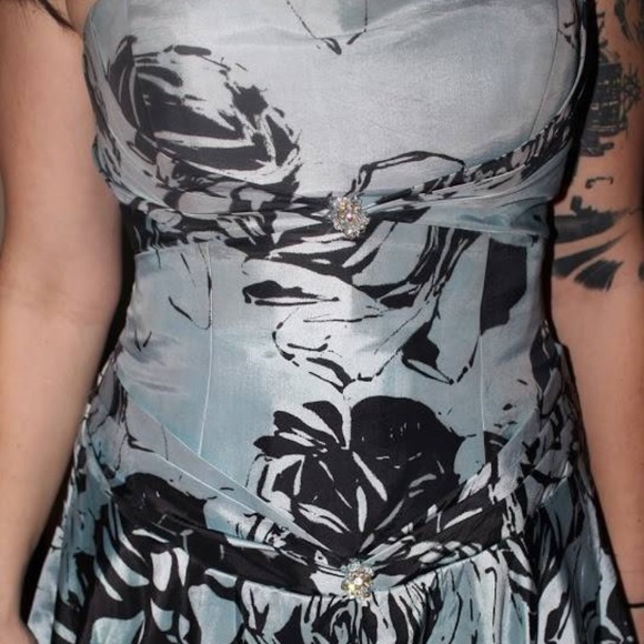 Formal Gown - Picture 3 of 3